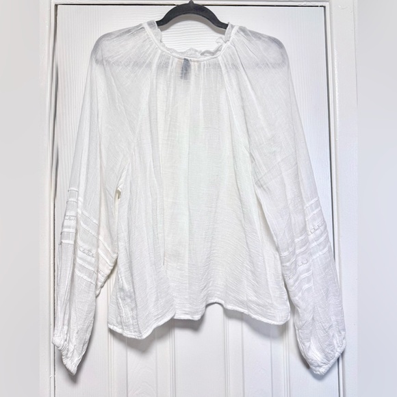 Universal Thread White Ruffle Blouse - Picture 11 of 11